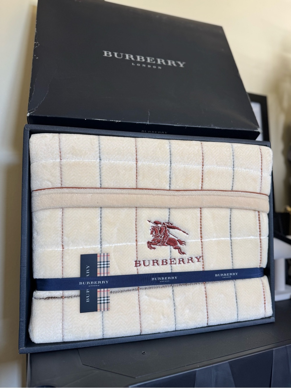 New Burberry Nova Check Equestrian Cotton Blanket